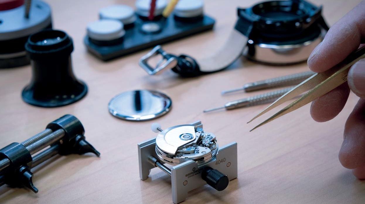 Fournisseur des horlogers professionnels en outillage spécialisé pour l'horlogerie, la pendulerie et la réparation de montres