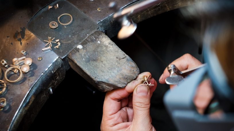 Fournisseur des bijoutiers professionnels en outillage spécialisé pour la bijouterie, la joaillerie et la création de bijoux